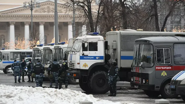 Russia expels EU diplomats over Navalny protests