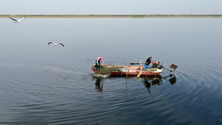 10 dead, one missing after fishing boat overturns in east China
