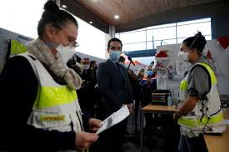 France reports fresh fall in number of new COVID-19 cases