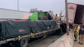 At least 6 dead in massive Texas crash involving over 100 cars - VIDEO