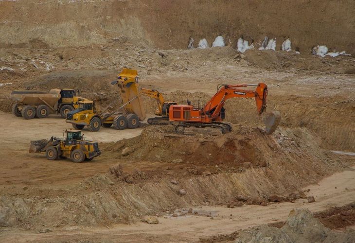 Azerbaijan decreased gold and silver production last month