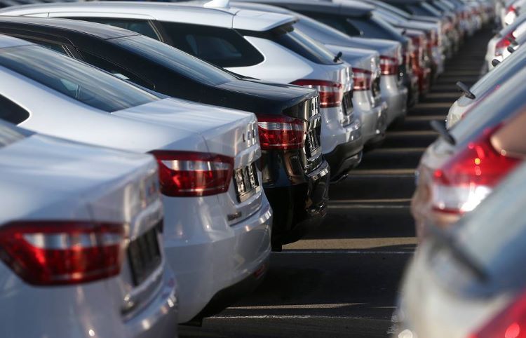 Azerbaijan’s car import decreases