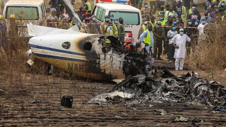 7 killed in Nigerian air force passenger plane crash - PHOTO - UPDATED
