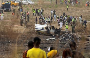 7 killed in Nigerian air force passenger plane crash - PHOTO - UPDATED