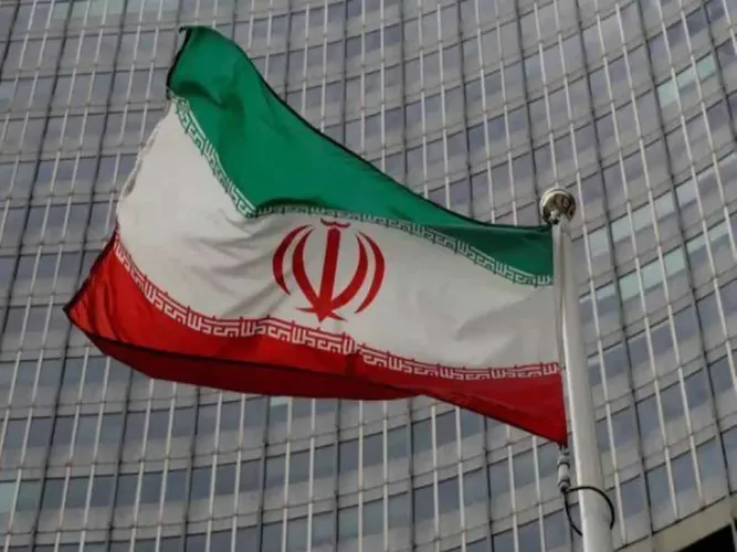 Iran closes Iraq border to curb spread of mutant COVID-19 variant