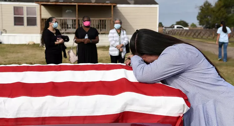 US COVID-19 death toll surpasses half a million