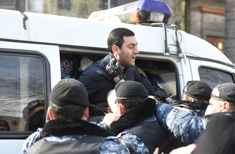 25 protesters demanding Pashinyan’s resignation detained in Yerevan