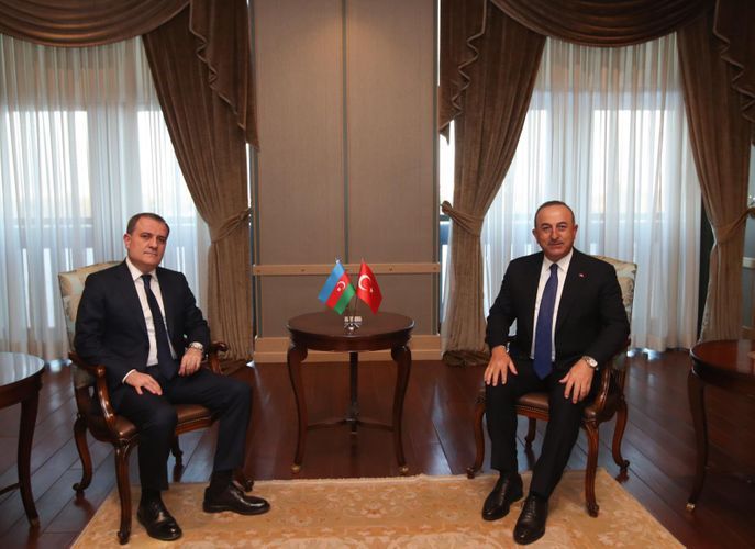 Azerbaijani, Turkish FMs meet