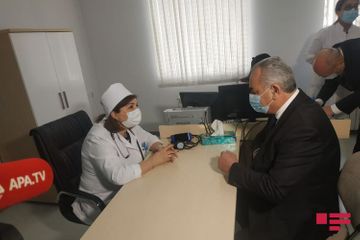 Azerbaijan starts vaccination of party leaders against COVID-19 