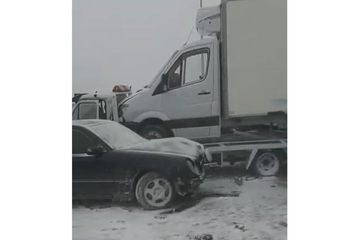 Multi-vehicle collision involving 15-20 cars in Baku leaves one dead - VIDEO - UPDATED