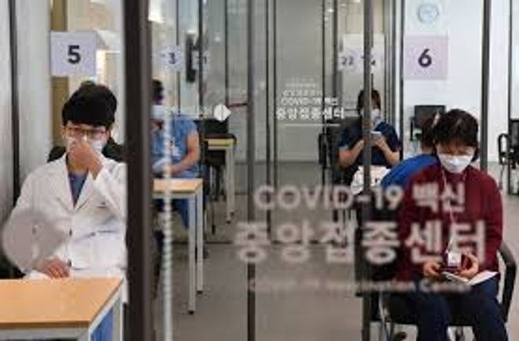 South Korea vaccinates 18,000 to start ambitious COVID-19 campaign