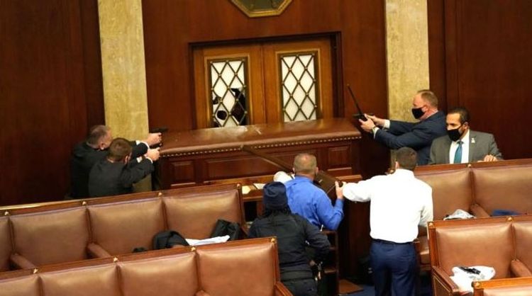 Guns and teargas in U.S. Capitol as Trump supporters attempt to overturn his loss - UPDATED-1 - VIDEO