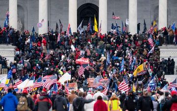 Guns and teargas in U.S. Capitol as Trump supporters attempt to overturn his loss - UPDATED-1 - VIDEO