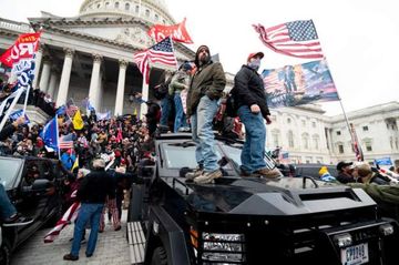 Guns and teargas in U.S. Capitol as Trump supporters attempt to overturn his loss - UPDATED-1 - VIDEO
