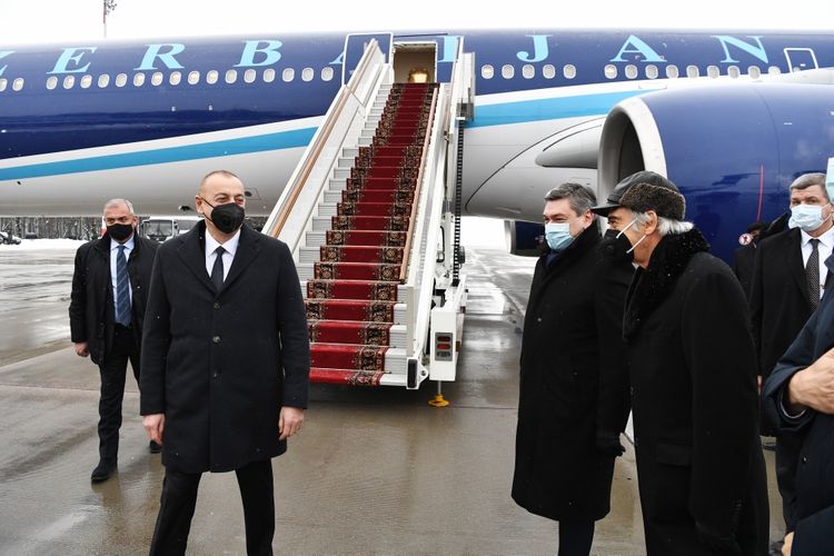 President Ilham Aliyev arrived in Moscow for working visit on the invitation of Russian President Vladimir Putin
