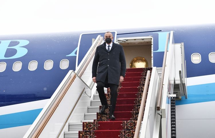 President Ilham Aliyev arrived in Moscow for working visit on the invitation of Russian President Vladimir Putin