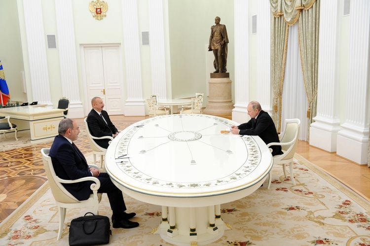 A trilateral meeting among the Presidents of Russia and Azerbaijan and the Prime Minister of Armenia ends in Moscow - UPDATED-2 - VIDEO