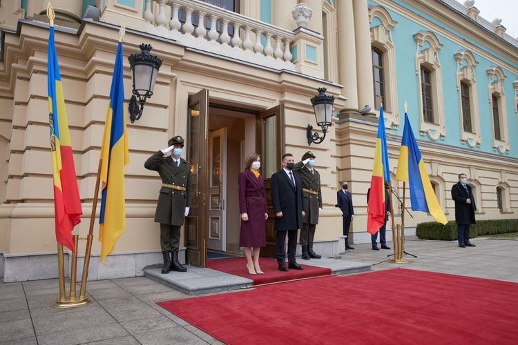 Volodymyr Zelensky meets with Maia Sandu
