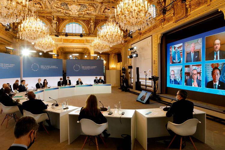 Merkel sees coronavirus lockdown until early April