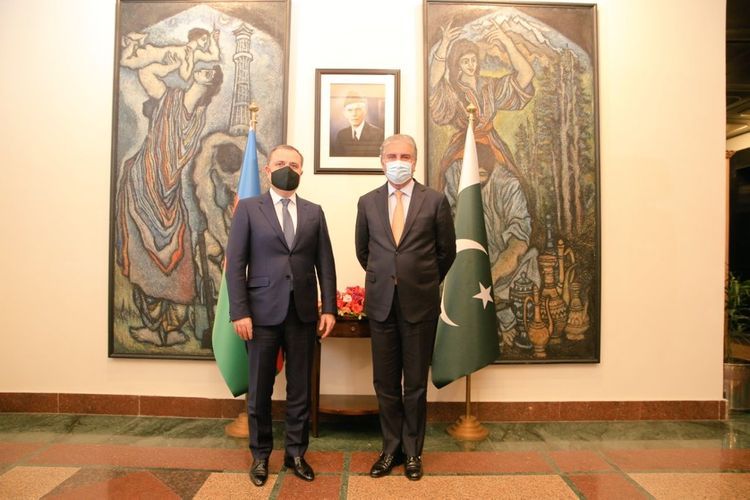 Azerbaijani and Pakistani FMs met