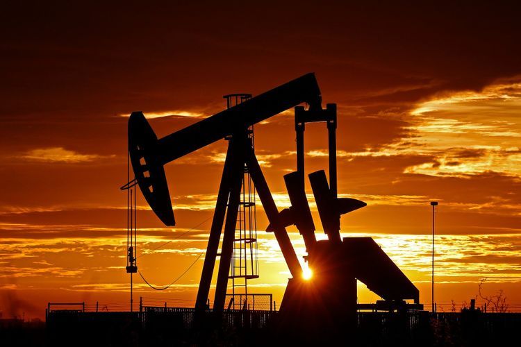 Azerbaijani oil price slightly decreases