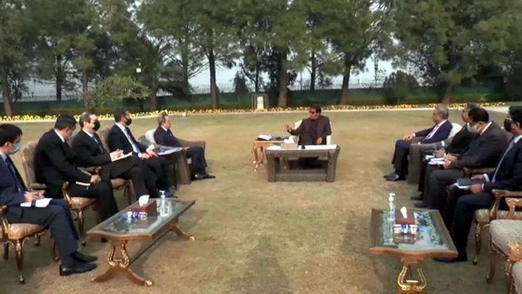 Azerbaijani FM meets with Pakistani PM