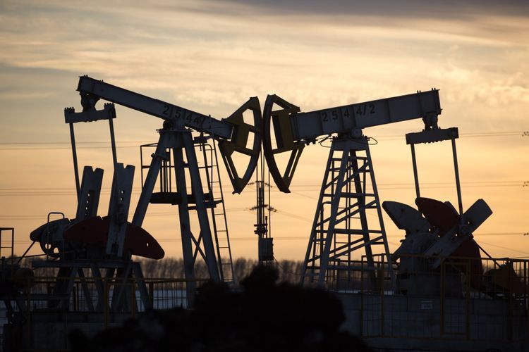 Oil prices continue to decrease