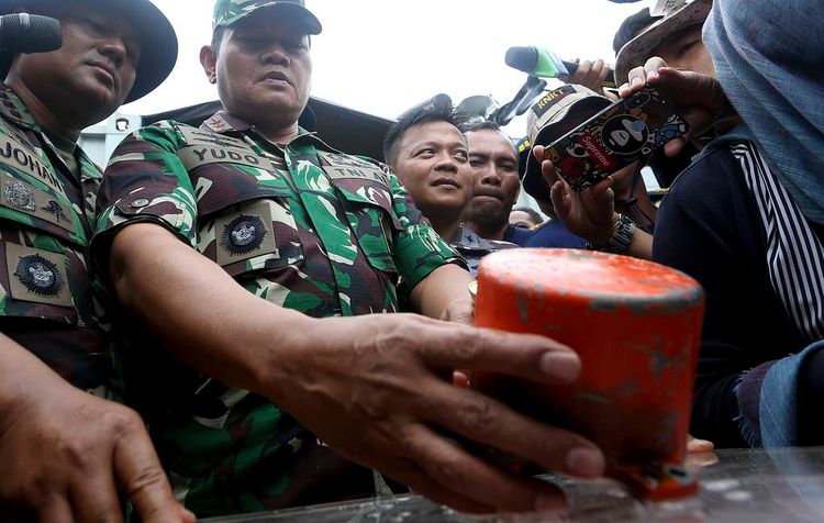 Indonesian Boeing 737-524 cockpit voice recorder damaged