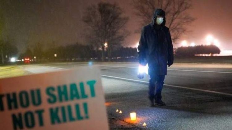 UK deaths rise by 1,295