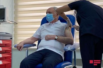 Azerbaijani Health Minister vaccinated against coronavirus