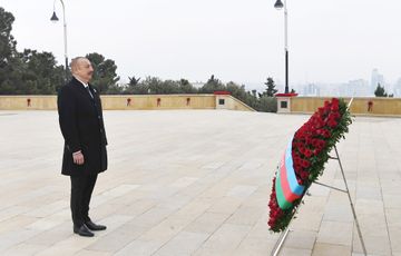 President Ilham Aliyev visits the Alley of Martyrs