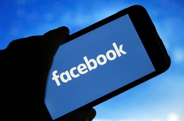 Facebook goes down