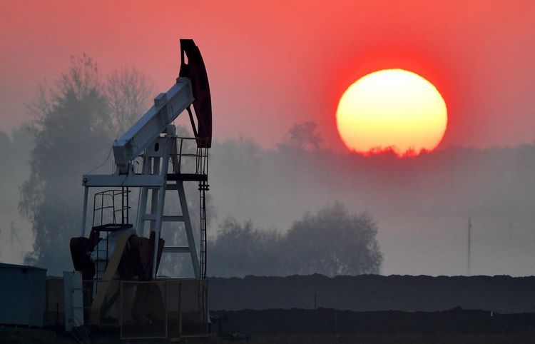 Oil prices continue to decrease
