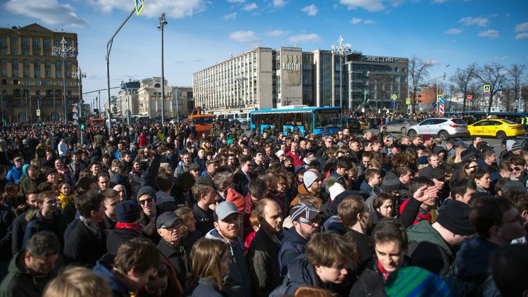 About 4,000 people participate in unauthorized protests in central Moscow