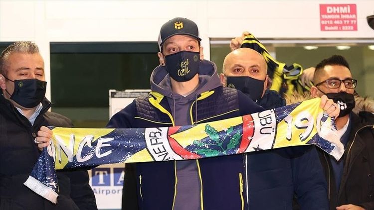 Fenerbahce sign Mesut Ozil from Arsenal