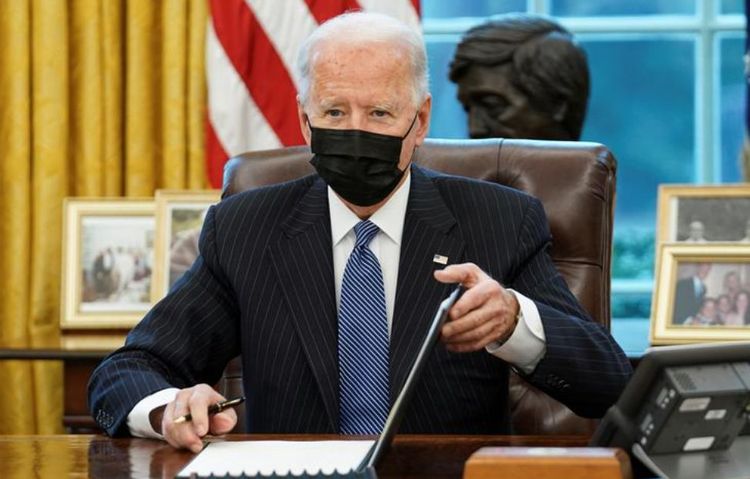 Biden vows to replace U.S. government fleet with electric vehicles