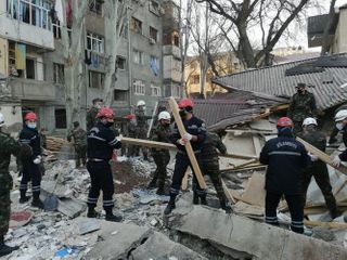 Azerbaijani MES: Search and rescue operation continue in house where explosion took place in Khirdalan