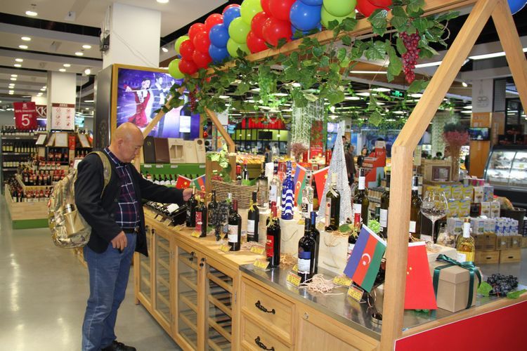 Azerbaijan may open trade houses in Pakistan and Japan
