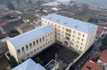 President Ilham Aliyev viewed conditions created at newly-reconstructed schools in Sabunchu and Surakhani districts