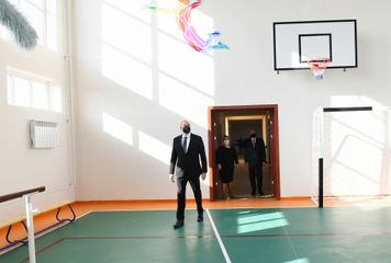 President Ilham Aliyev viewed conditions created at newly-reconstructed schools in Sabunchu and Surakhani districts