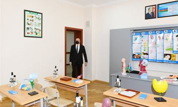 President Ilham Aliyev viewed conditions created at newly-reconstructed schools in Sabunchu and Surakhani districts