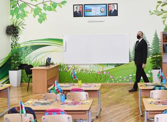 President Ilham Aliyev viewed conditions created at newly-reconstructed schools in Sabunchu and Surakhani districts