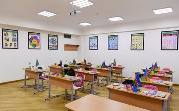 President Ilham Aliyev viewed conditions created at newly-reconstructed schools in Sabunchu and Surakhani districts