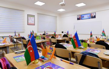 President Ilham Aliyev viewed conditions created at newly-reconstructed schools in Sabunchu and Surakhani districts
