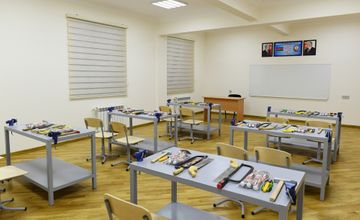 President Ilham Aliyev viewed conditions created at newly-reconstructed schools in Sabunchu and Surakhani districts