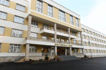 President Ilham Aliyev viewed conditions created at newly-reconstructed schools in Sabunchu and Surakhani districts
