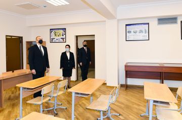 President Ilham Aliyev viewed conditions created at newly-reconstructed schools in Sabunchu and Surakhani districts