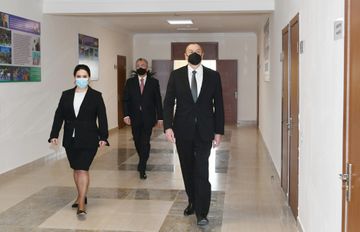 President Ilham Aliyev viewed conditions created at newly-reconstructed schools in Sabunchu and Surakhani districts