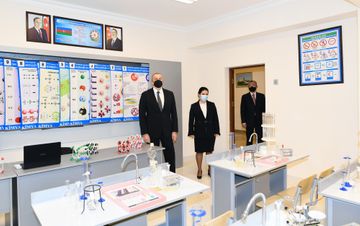 President Ilham Aliyev viewed conditions created at newly-reconstructed schools in Sabunchu and Surakhani districts