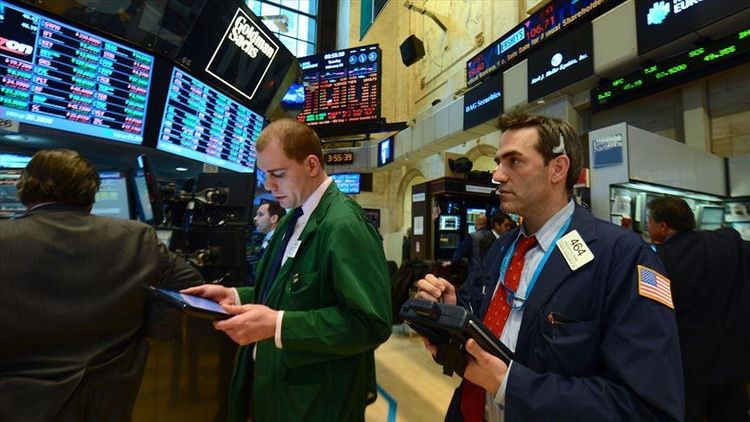 US stocks down 2% with new COVID-19 variant risks